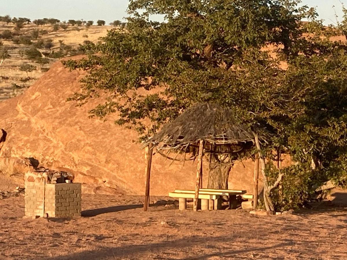 Ozohere Campsite And Himba Village Uis 외부 사진